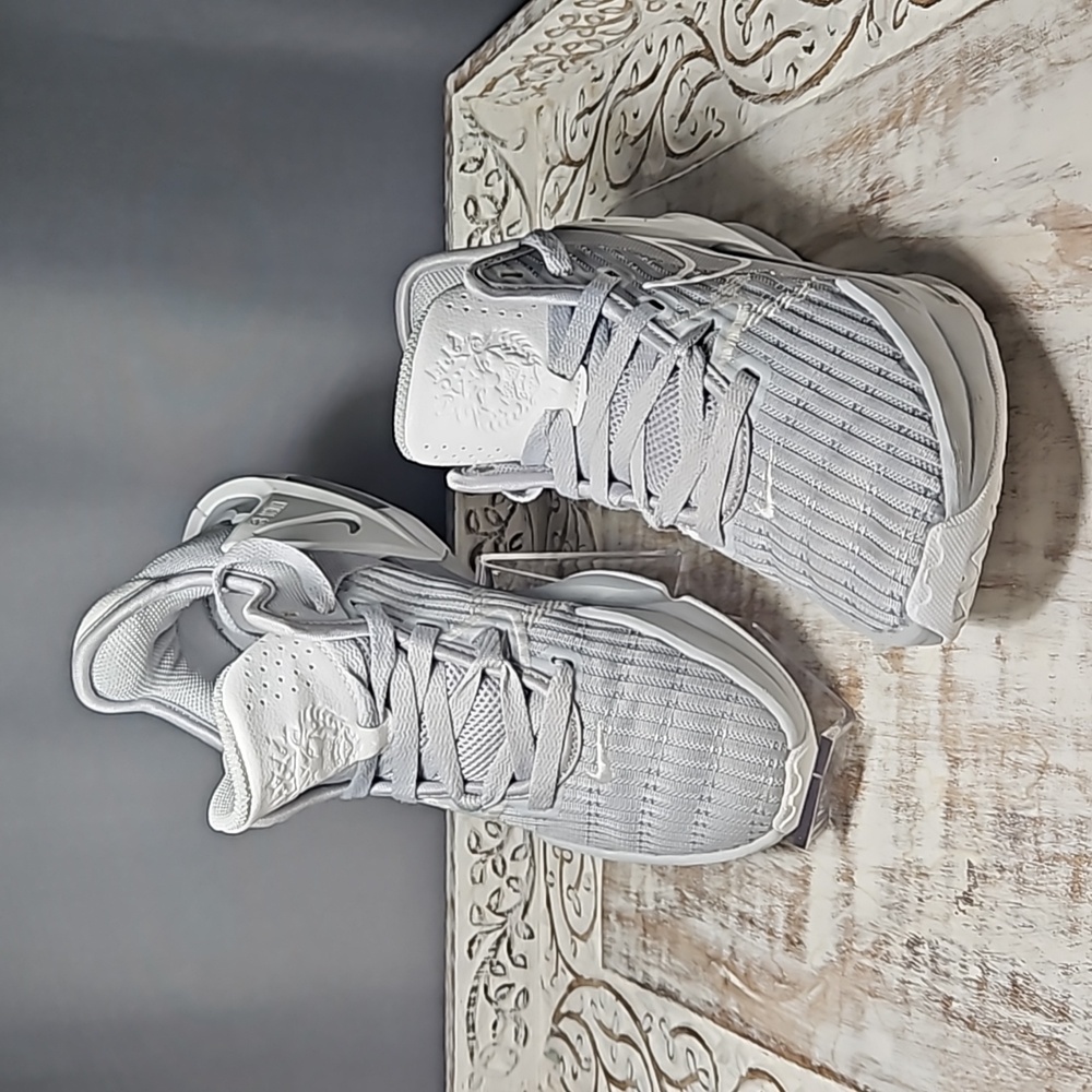 Nike LeBron Witness 6 TB Basketball Shoes- Gray- Size 5